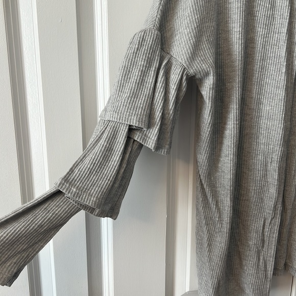 Grey bell sleeve open sweater - Picture 2 of 4